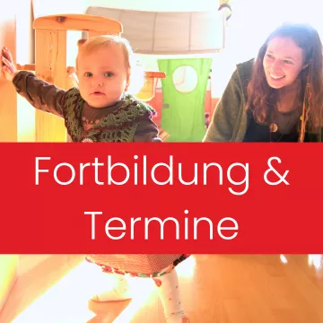 © NZFH.at/Bruckmüller Kleinkind mit begleitender Person im Wohnraum. Symbolbild für Frühe Hilfen Fortbildung und Termine.