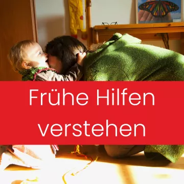 © NZFH.at/Bruckmüller Person und Kleinkind in engem Kontakt in einem Wohnraum. Symbolbild für Frühe Hilfen und familiäre Unterstützung.