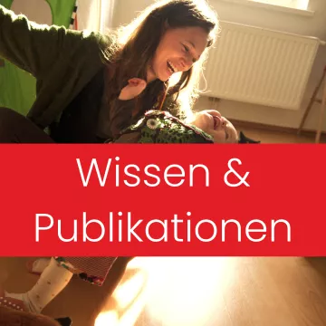 © NZFH.at/Bruckmüller Erwachsene Person und Kleinkind beim gemeinsamen Spiel. Symbolbild für Unterstützung von Familien und frühe Förderung.